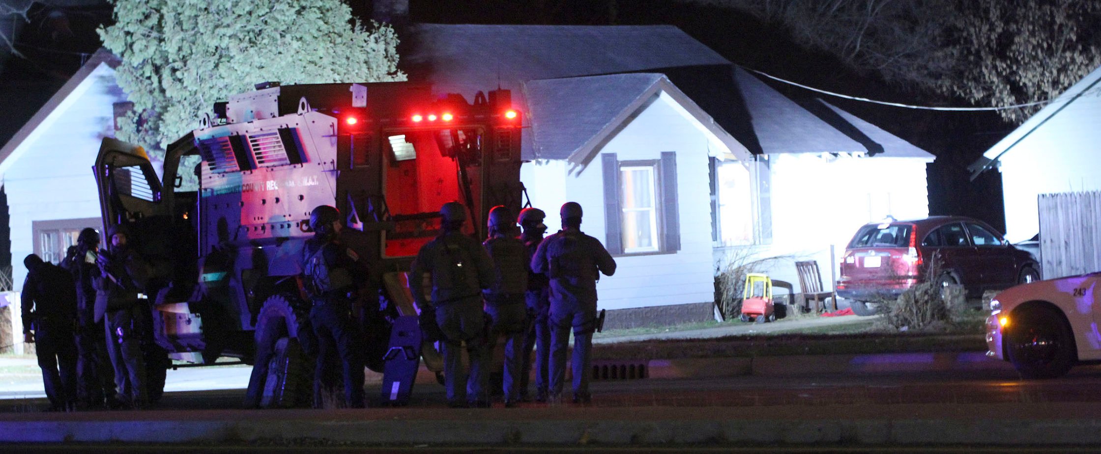 20191209-nws-swatoperation swat truck 2.jpg